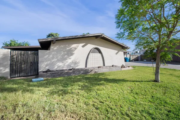 $2,350 | 4515 West Shaw Butte Drive, Glendale, AZ 85304