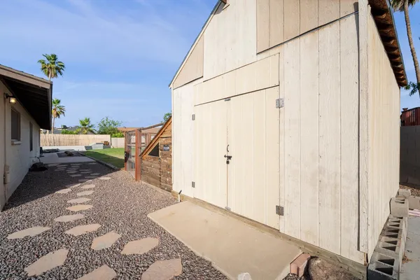 $2,350 | 4515 West Shaw Butte Drive, Glendale, AZ 85304