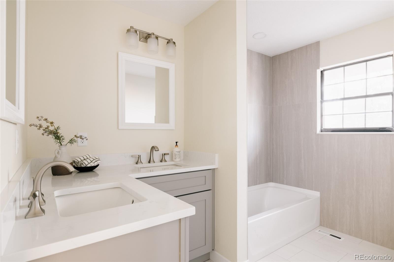 7580 South Lost Ranger Peak Littleton, CO 80127 - Photo 20 of 34 a bathroom with a sink and a bathtub