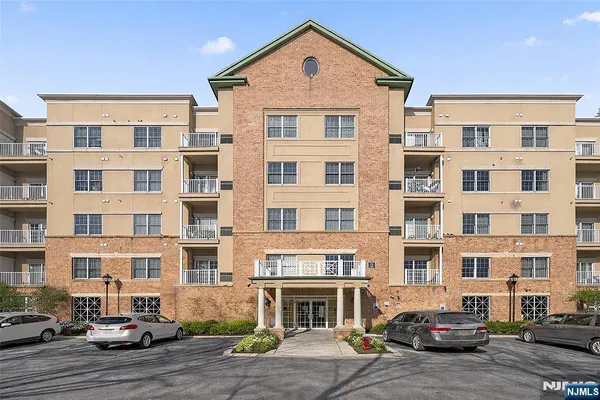 $3,200 | 2404 Windsor Park Court, Unit 404, Englewood, NJ 07631