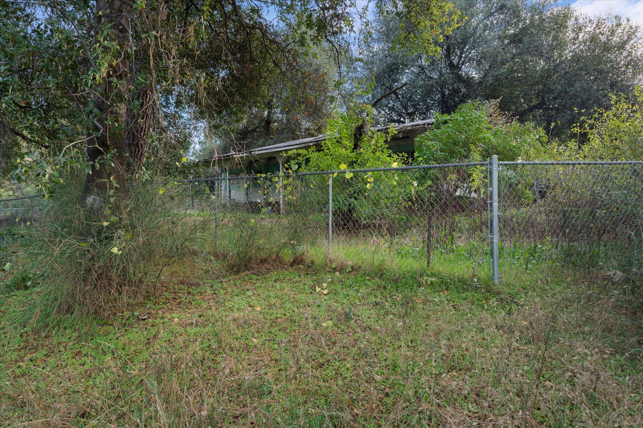 19761 Grey Rock Way Redding, CA 96003 - Photo 13 of 26 13-BiggerFlow Real Estate Media-12