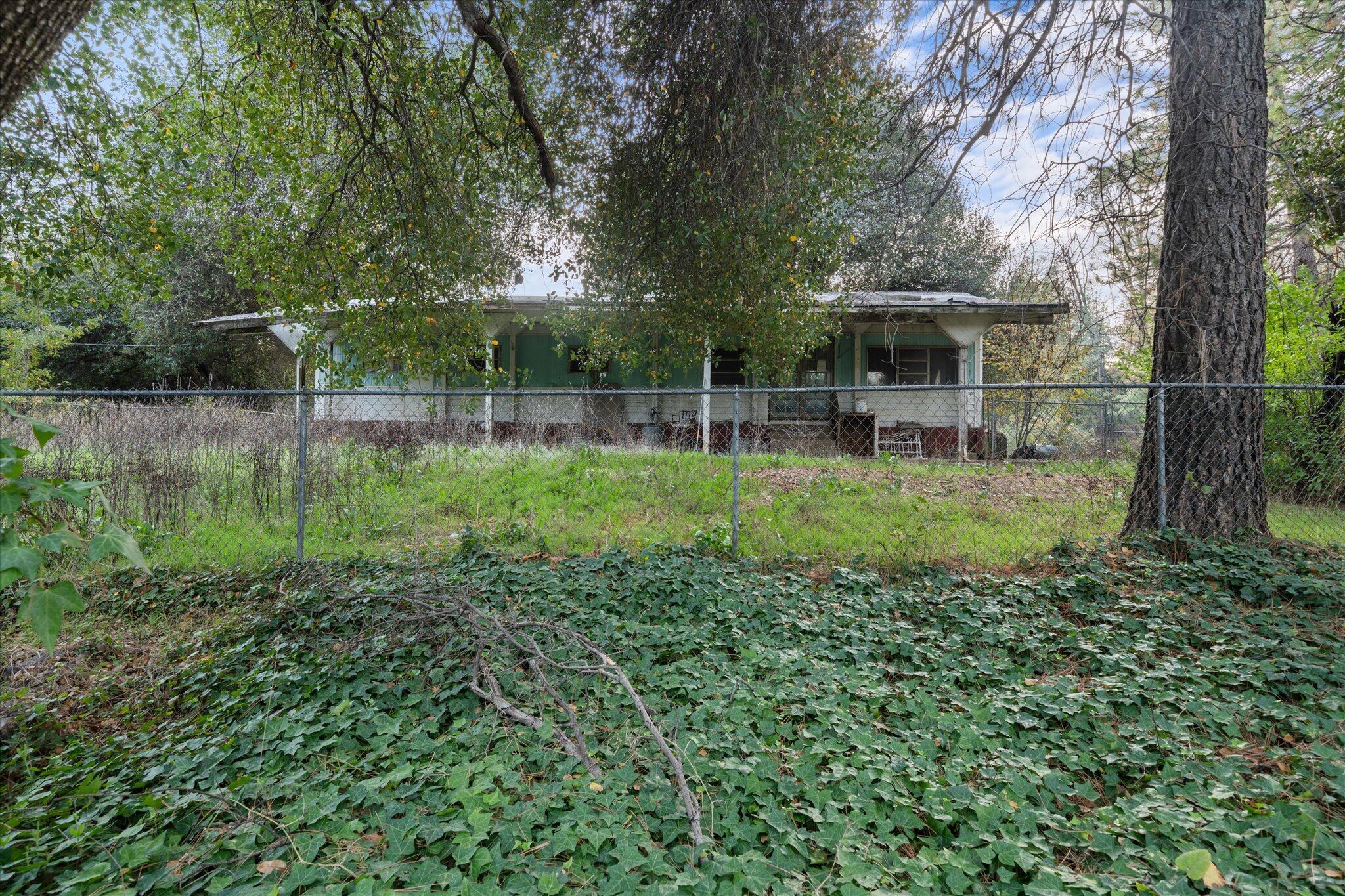 19761 Grey Rock Way Redding, CA 96003 - Photo 14 of 26 14-BiggerFlow Real Estate Media-13