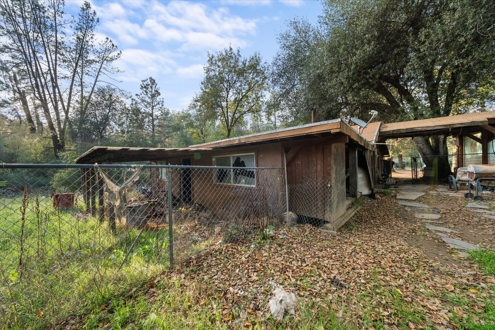 19761 Grey Rock Way Redding, CA 96003 - Photo 17 of 26 17-BiggerFlow Real Estate Media-16