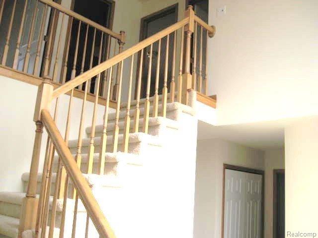 55309 Raspberry Drive Macomb, MI 48042 - Photo 10 of 25 10 stairway