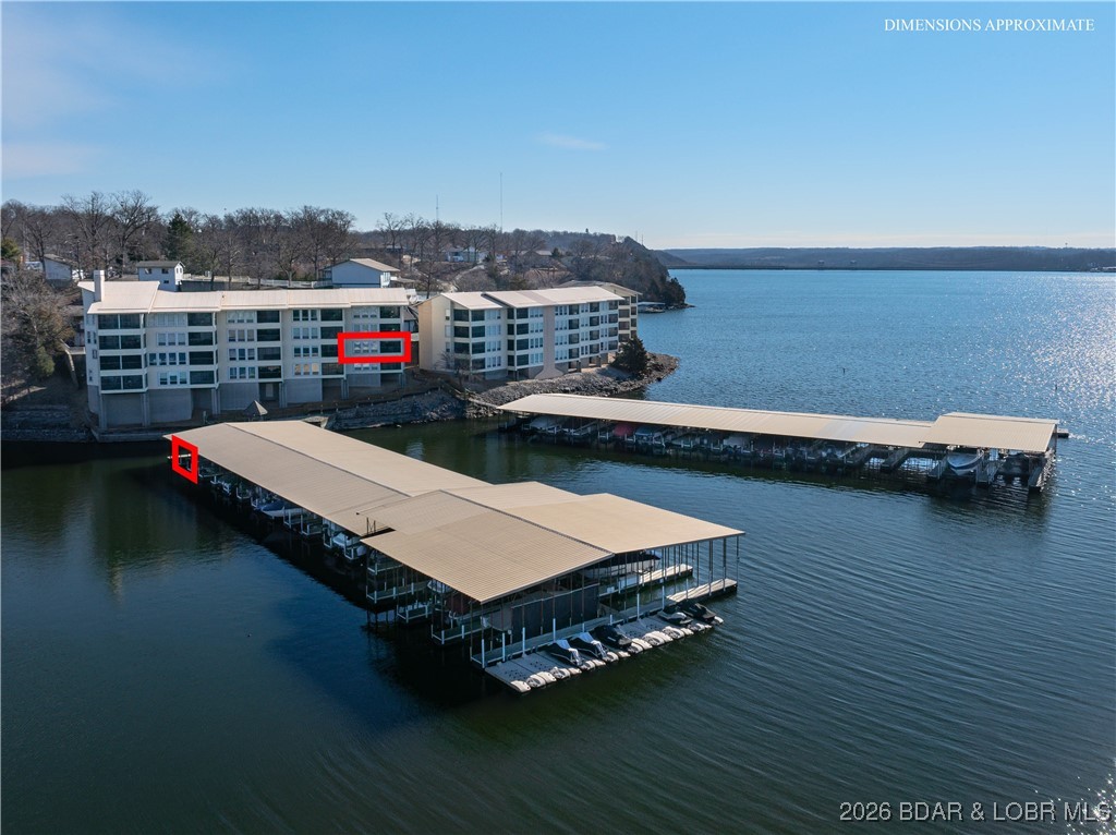 Cove location with amazing main channel views!