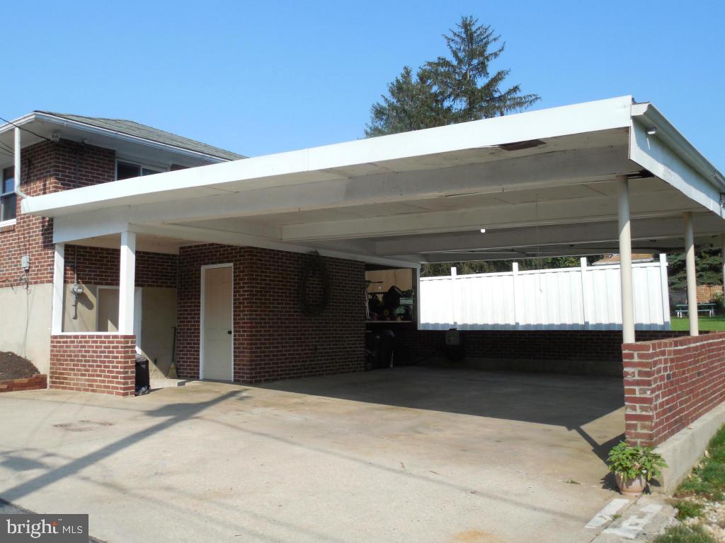 247 Charles Road Lancaster, PA 17603 - Photo 2 of 17 Gallery Image 2