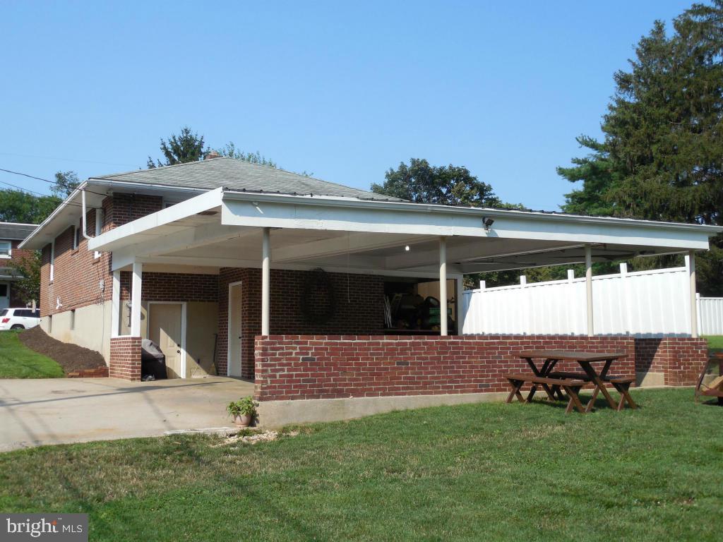 247 Charles Road Lancaster, PA 17603 - Photo 16 of 17 Gallery Image 16