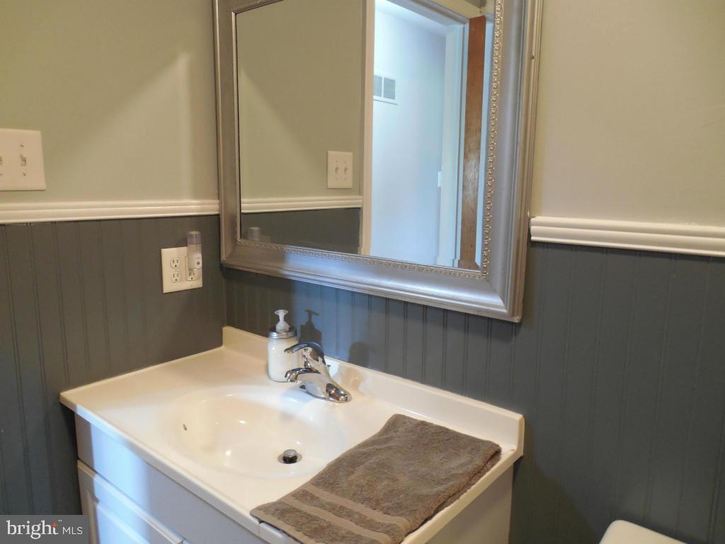 247 Charles Road Lancaster, PA 17603 - Photo 3 of 17 Gallery Image 3