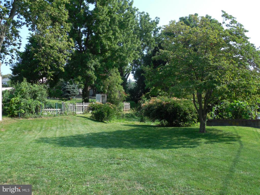 247 Charles Road Lancaster, PA 17603 - Photo 4 of 17 Gallery Image 4