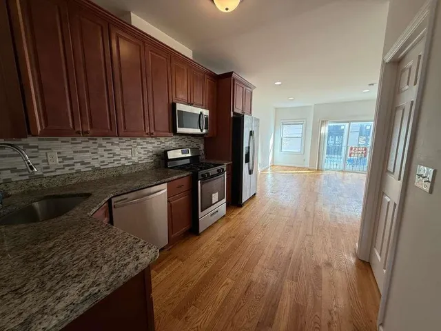 $3,500 | 33 Nelson Avenue, Jersey City, NJ 07307