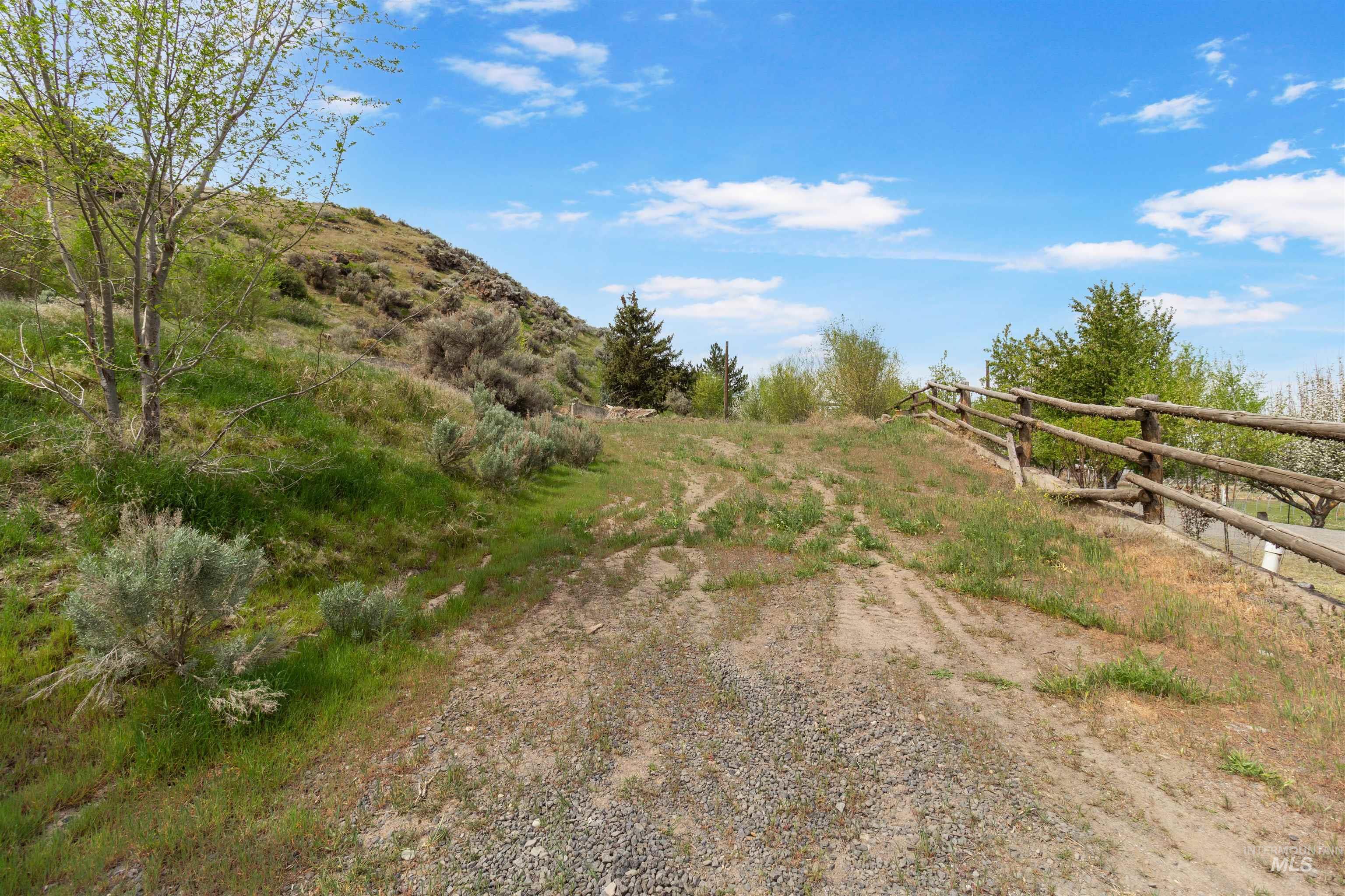 4785 A River Road Buhl, ID 83316 - Photo 4 of 28