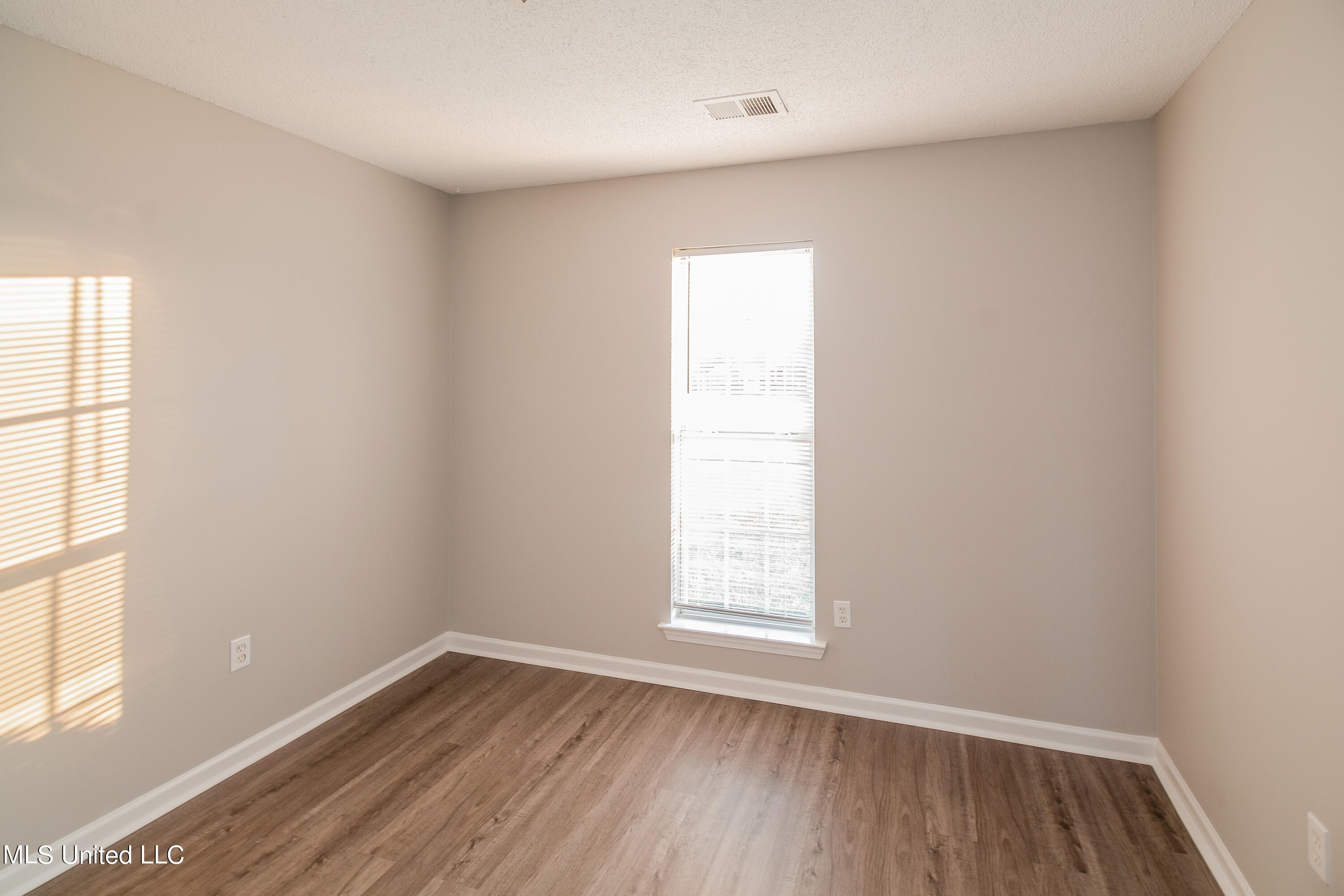 10696 Pecan View Drive Olive Branch, MS 38654 - Photo 12 of 15 012-photo-bedroom-7502996