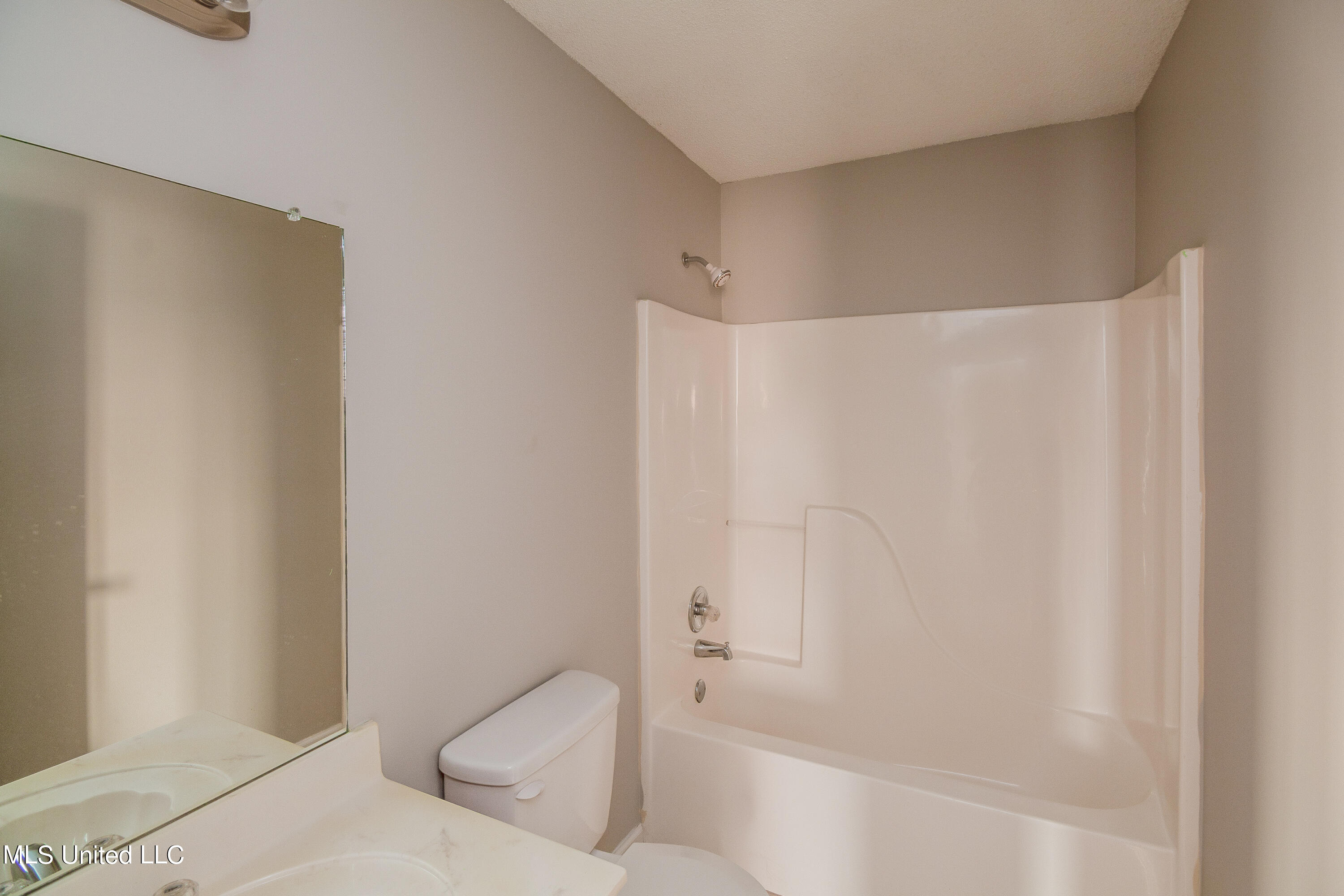 10696 Pecan View Drive Olive Branch, MS 38654 - Photo 13 of 15 013-photo-bathroom-7502997
