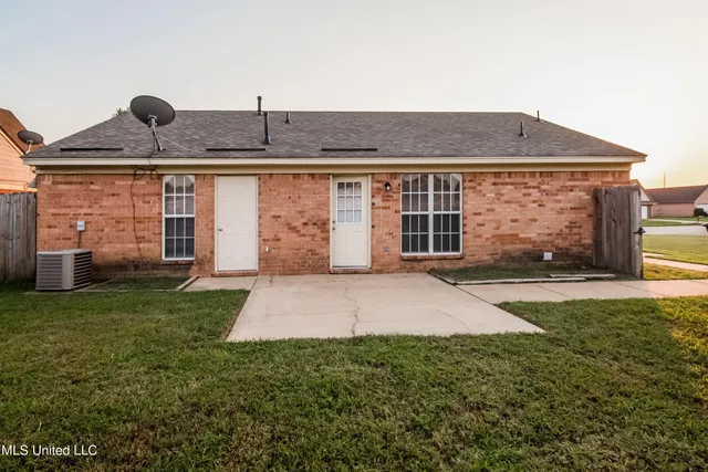 $1,575 | 10696 Pecan View Drive, Olive Branch, MS 38654