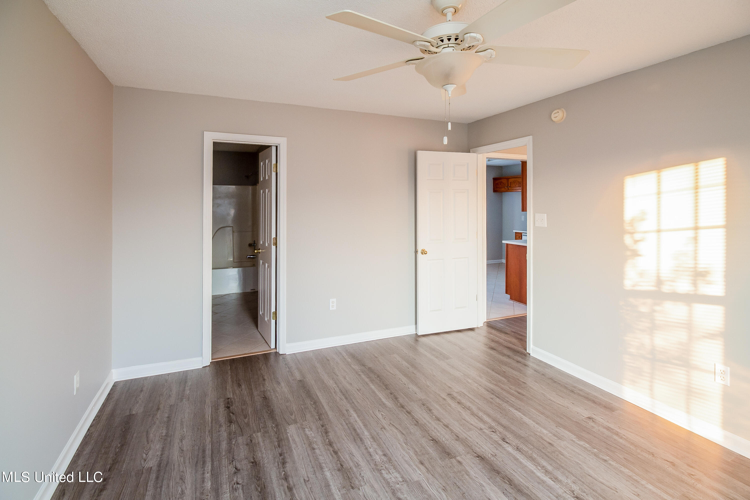 10696 Pecan View Drive Olive Branch, MS 38654 - Photo 9 of 15 009-photo-master-bedroom-7503002