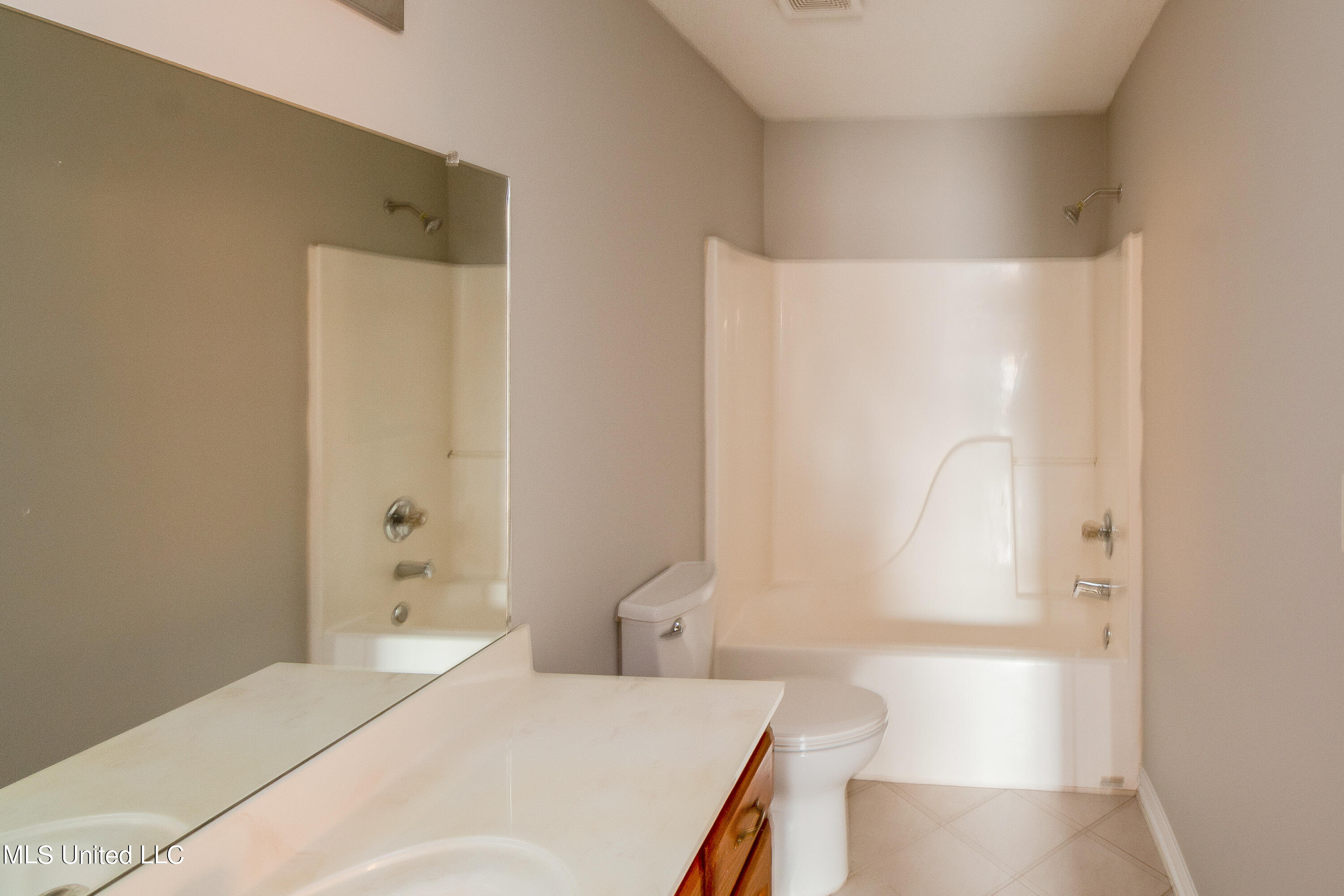 10696 Pecan View Drive Olive Branch, MS 38654 - Photo 10 of 15 010-photo-master-bathroom-7502990