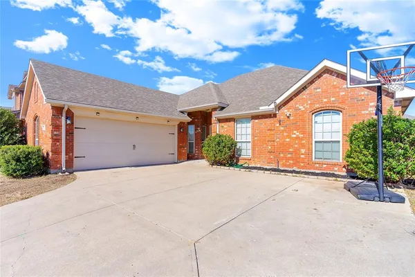 $355,000 | 1517 White Willow Lane, Arlington, TX 76002