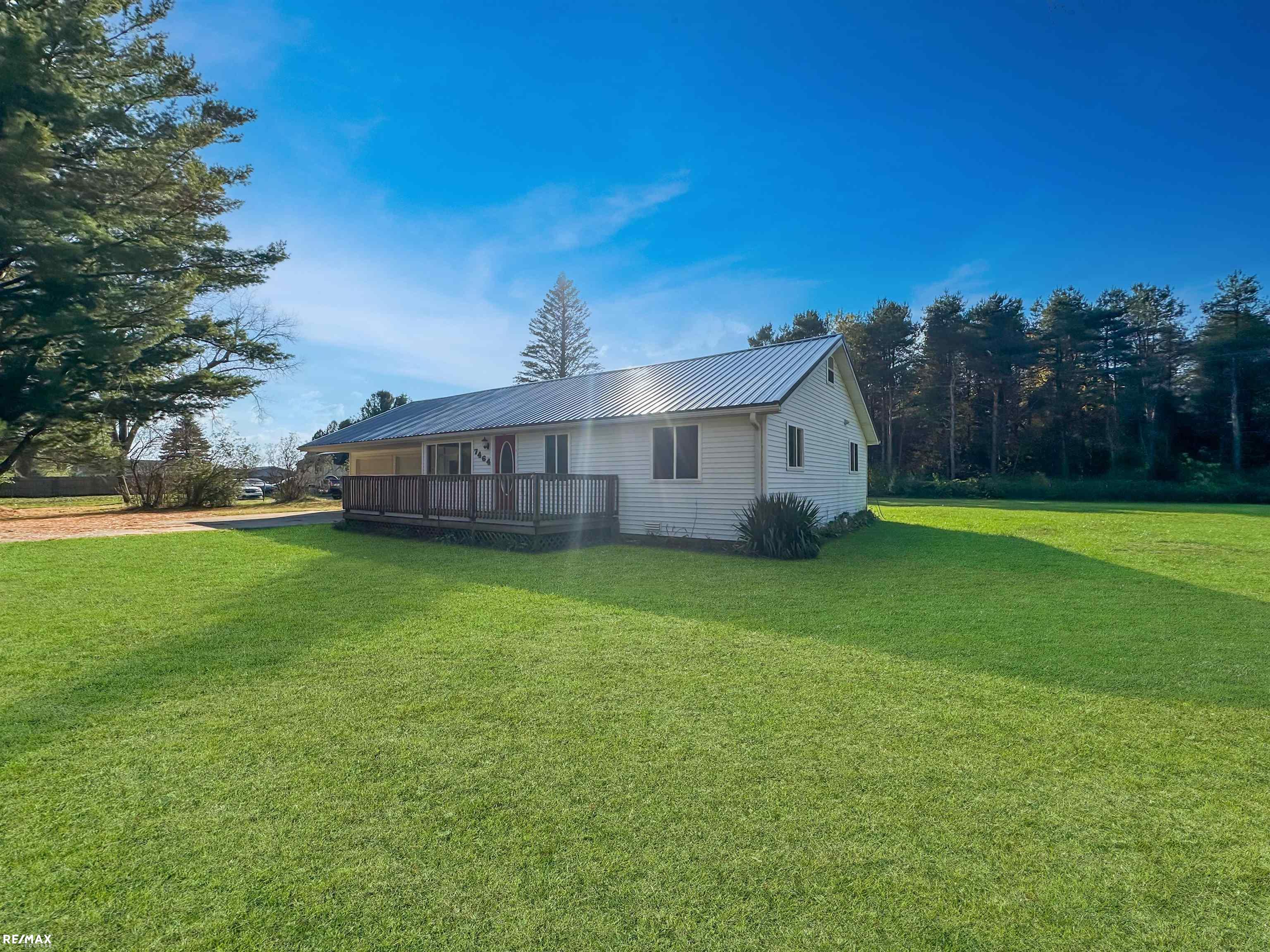 7464 Irish Road Millington, MI 48746 - Photo 2 of 29 50180058-40406c2d-76f3-4dce-95e7-3129911b6d01.JPG