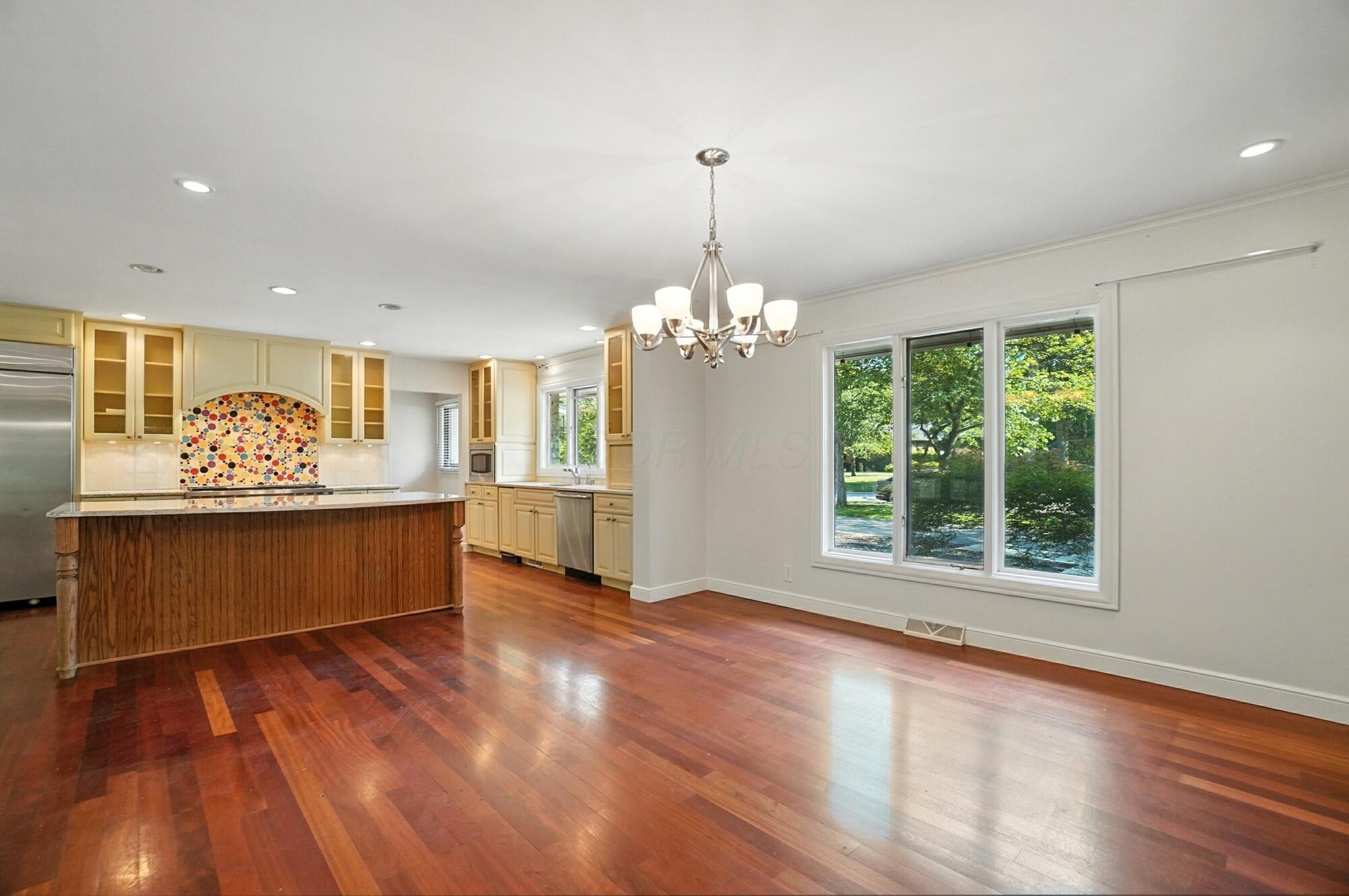 3885 Woodbridge Road Columbus, OH 43220 - Photo 41 of 158 040
