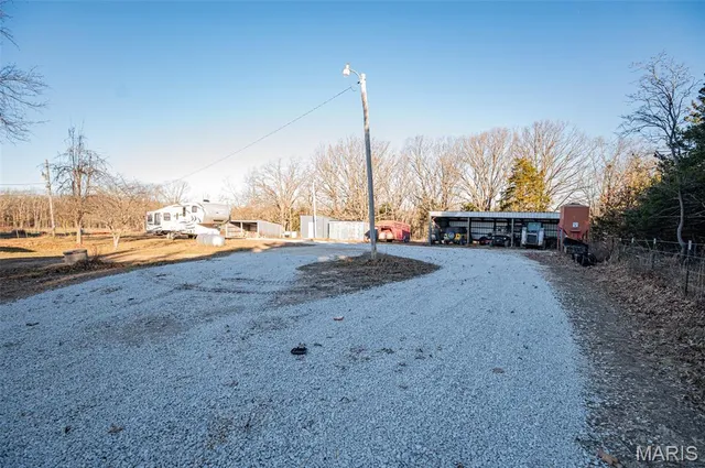$287,500 | 21092 Hwy P, Vichy, MO 65580