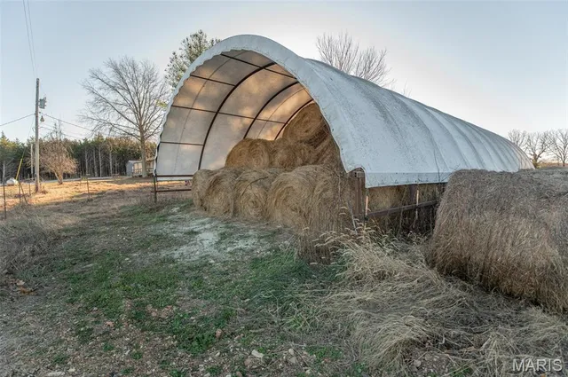 $287,500 | 21092 Hwy P, Vichy, MO 65580