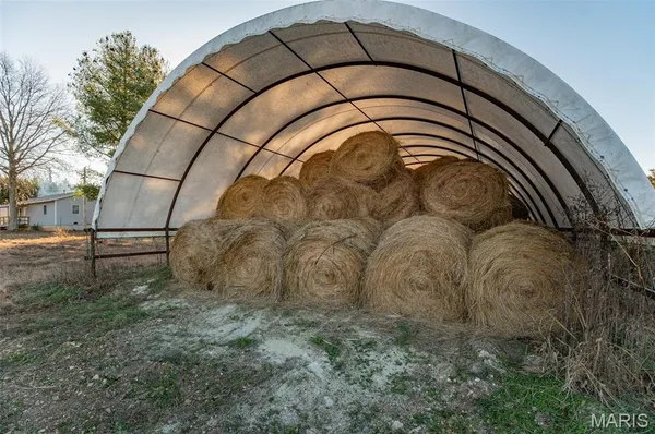 $287,500 | 21092 Hwy P, Vichy, MO 65580