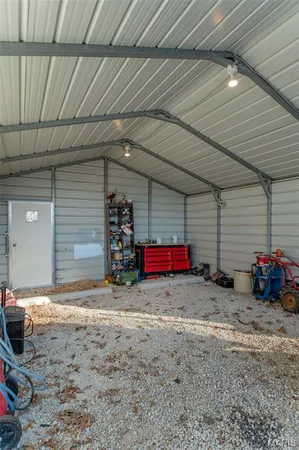 $287,500 | 21092 Hwy P, Vichy, MO 65580