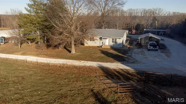 $287,500 | 21092 Hwy P, Vichy, MO 65580