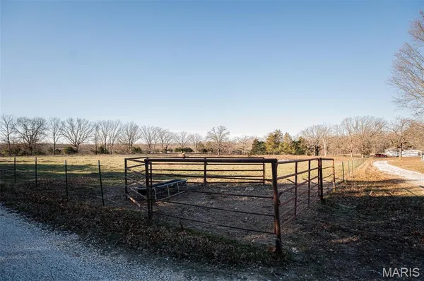 $287,500 | 21092 Hwy P, Vichy, MO 65580