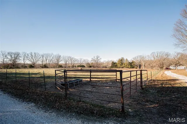 $287,500 | 21092 Hwy P, Vichy, MO 65580