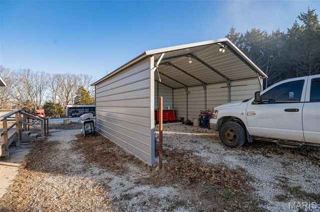 $287,500 | 21092 Hwy P, Vichy, MO 65580