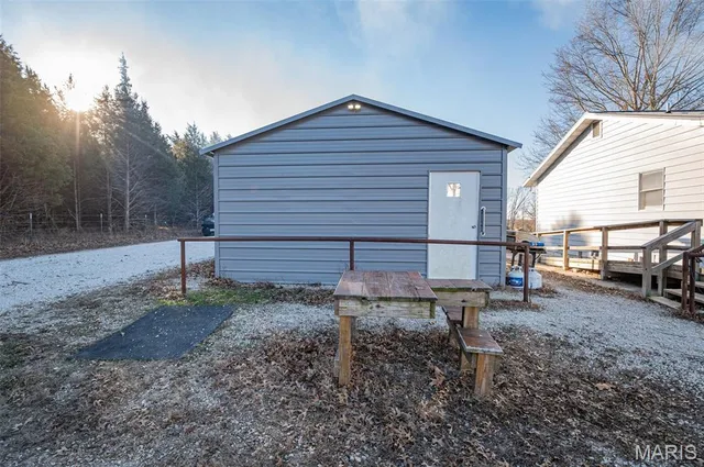 $287,500 | 21092 Hwy P, Vichy, MO 65580