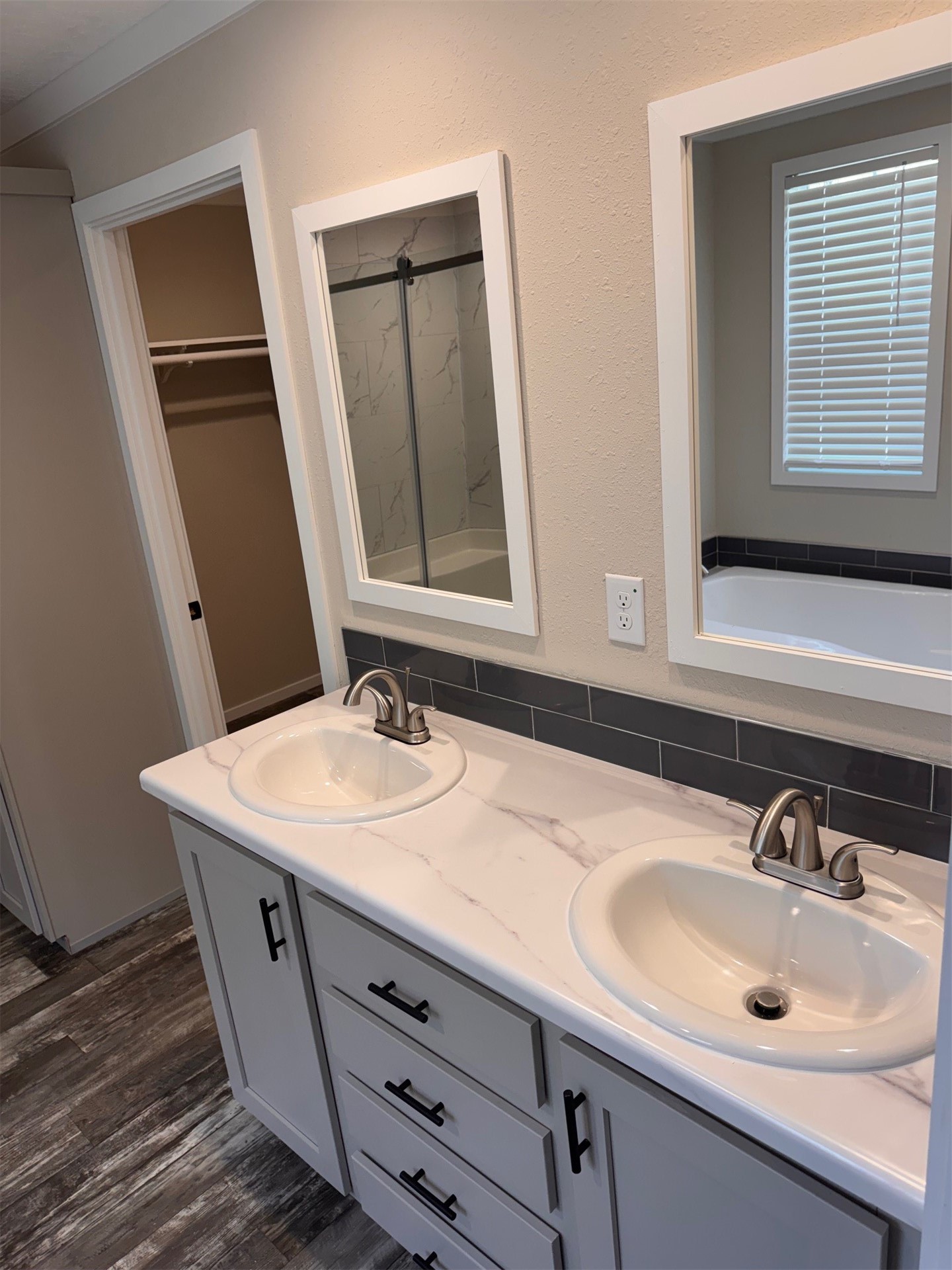 273535 Murrhee Road Hilliard, FL 32046 - Photo 16 of 25 a bathroom with a sink and a mirror