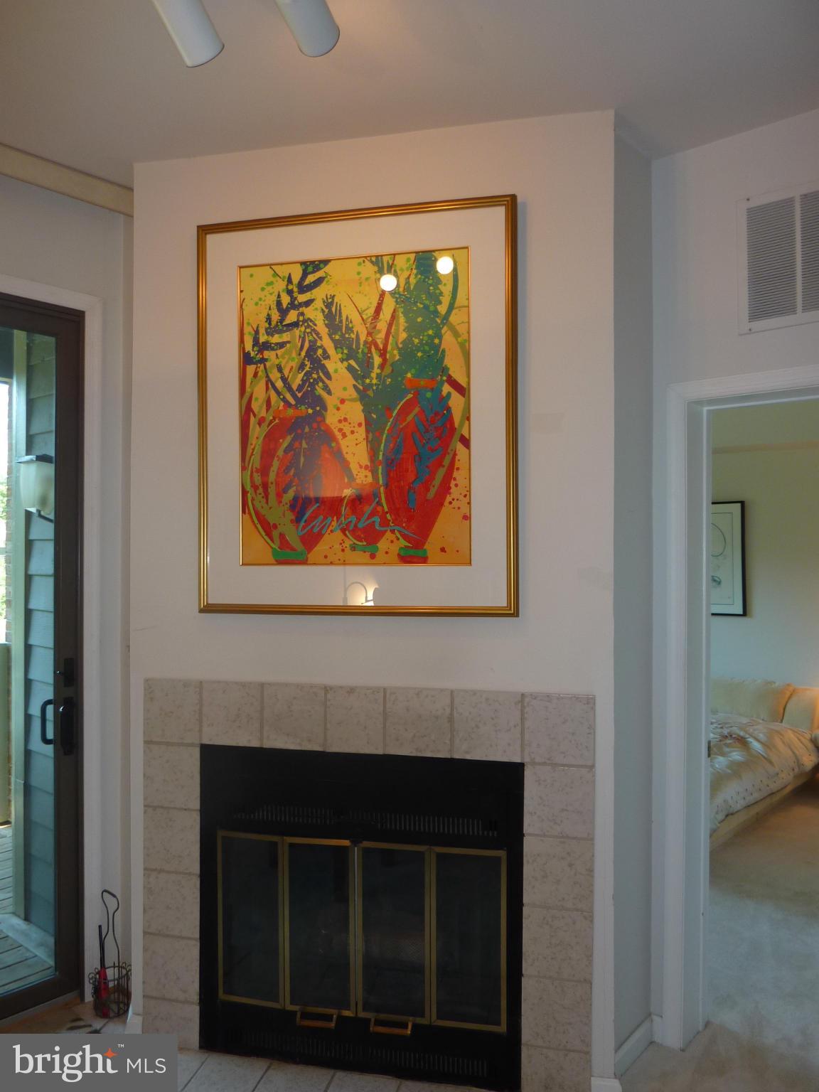 11300 Harbor Court, Unit 113 Reston, VA 20191 - Photo 9 of 26 Living Room