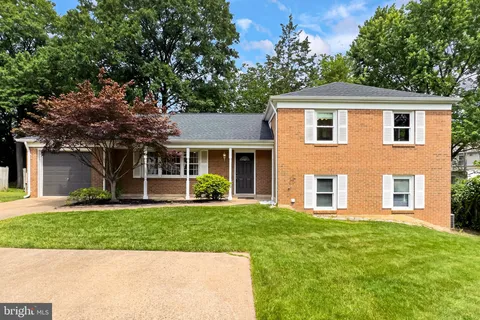 $674,900 | 754 Barbaralynn Place, Herndon, VA 20170