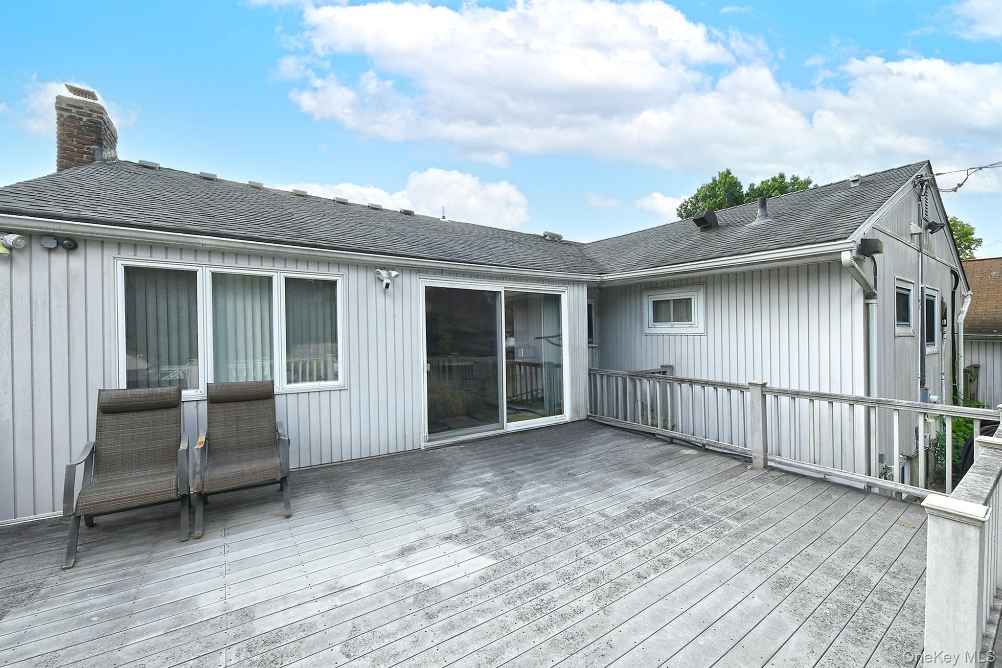 105 Roxton Road Plainview, NY 11803 - Photo 27 of 28