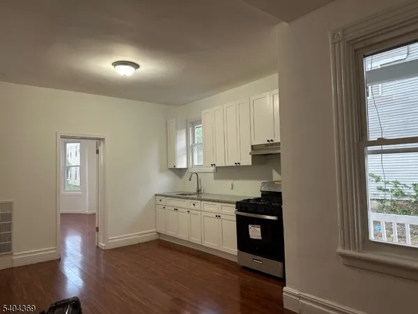 $1,950 | 247 South 8th Street, Unit 1, Newark, NJ 07103