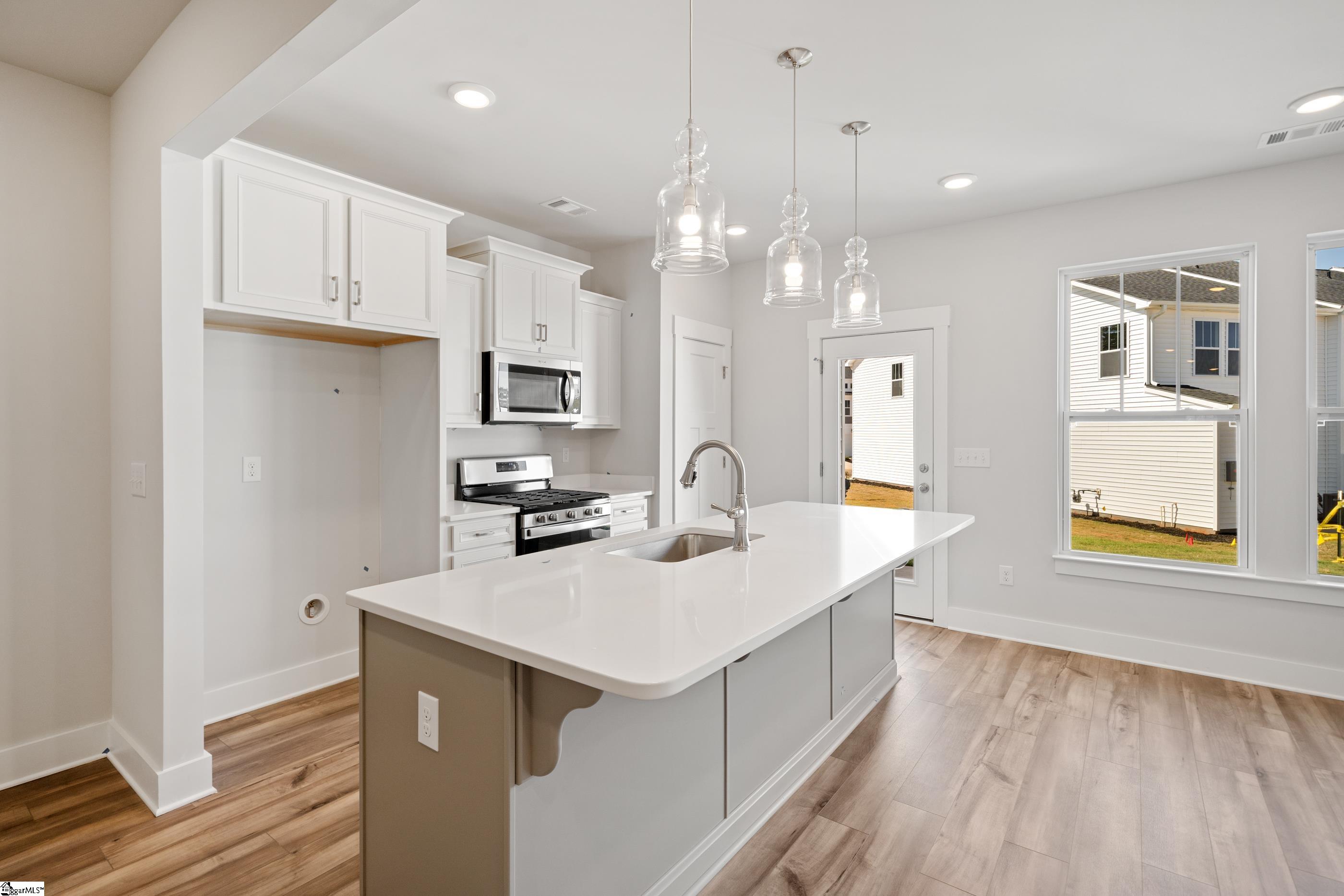 407 Hazelcote Road Greenville, SC 29611 - Photo 12 of 29