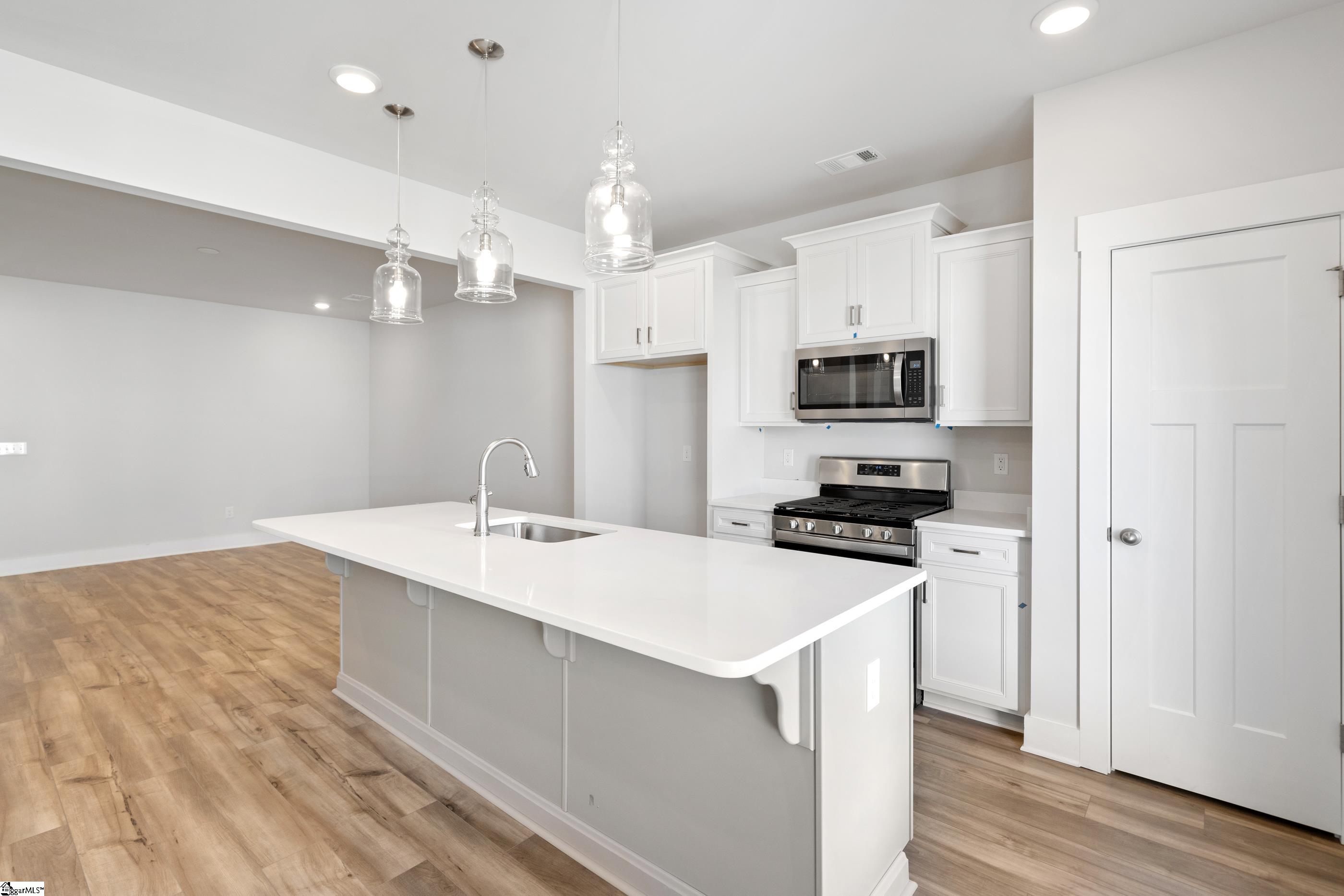 407 Hazelcote Road Greenville, SC 29611 - Photo 13 of 29