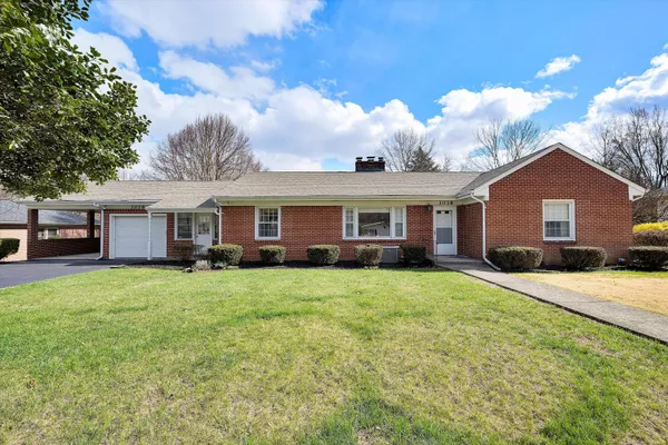 $309,900 | 3038 Dover Drive, Roanoke, VA 24018