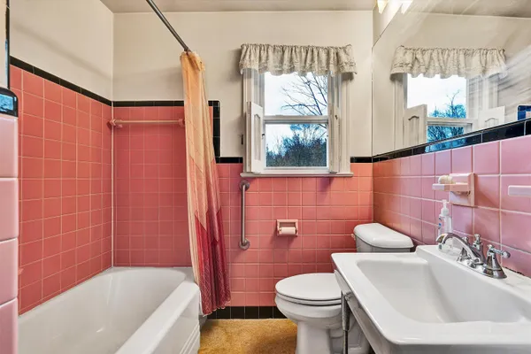 $309,900 | 3038 Dover Drive, Roanoke, VA 24018