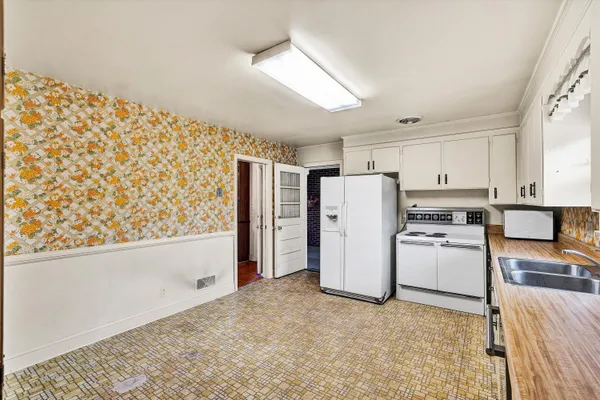 $309,900 | 3038 Dover Drive, Roanoke, VA 24018