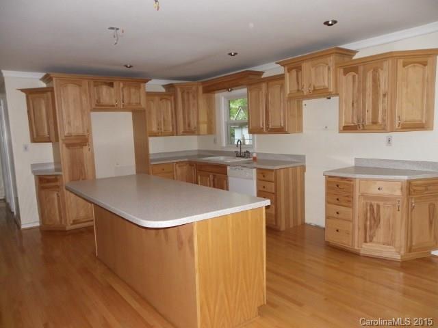 778 Stateline Road Clover, SC 29710 - Photo 3 of 8 Gallery Image 3