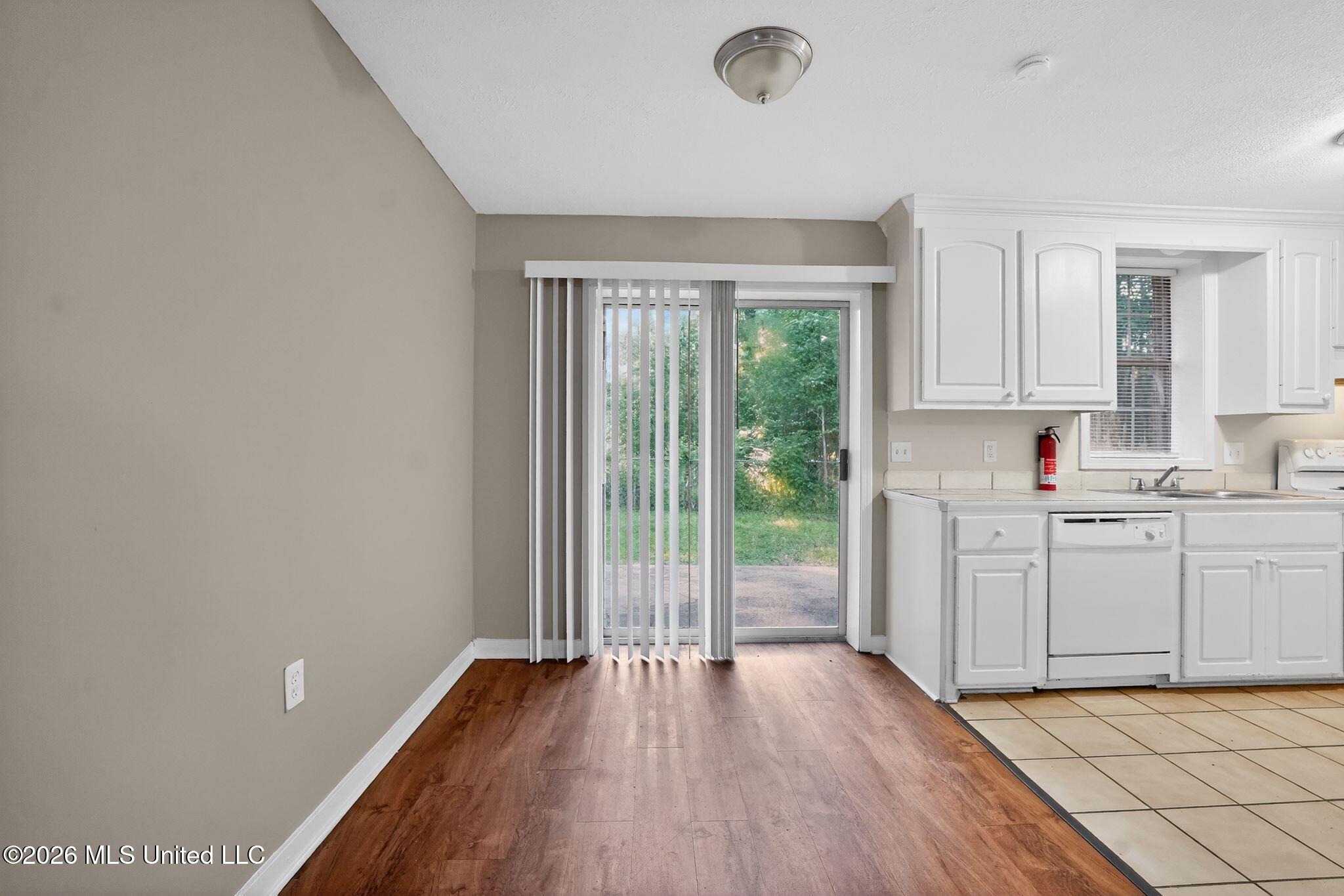 4090 Puckett Road Jackson, MS 39212 - Photo 22 of 38 22_4090_Puckett_Rd_Jackson_MS_39212-Kitc