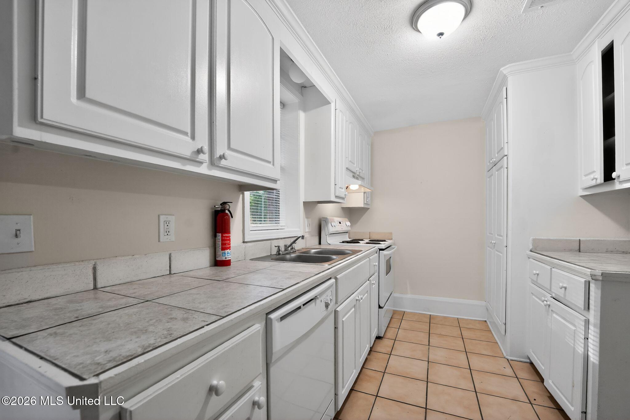 4090 Puckett Road Jackson, MS 39212 - Photo 23 of 38 23_4090_Puckett_Rd_Jackson_MS_39212-Kitc