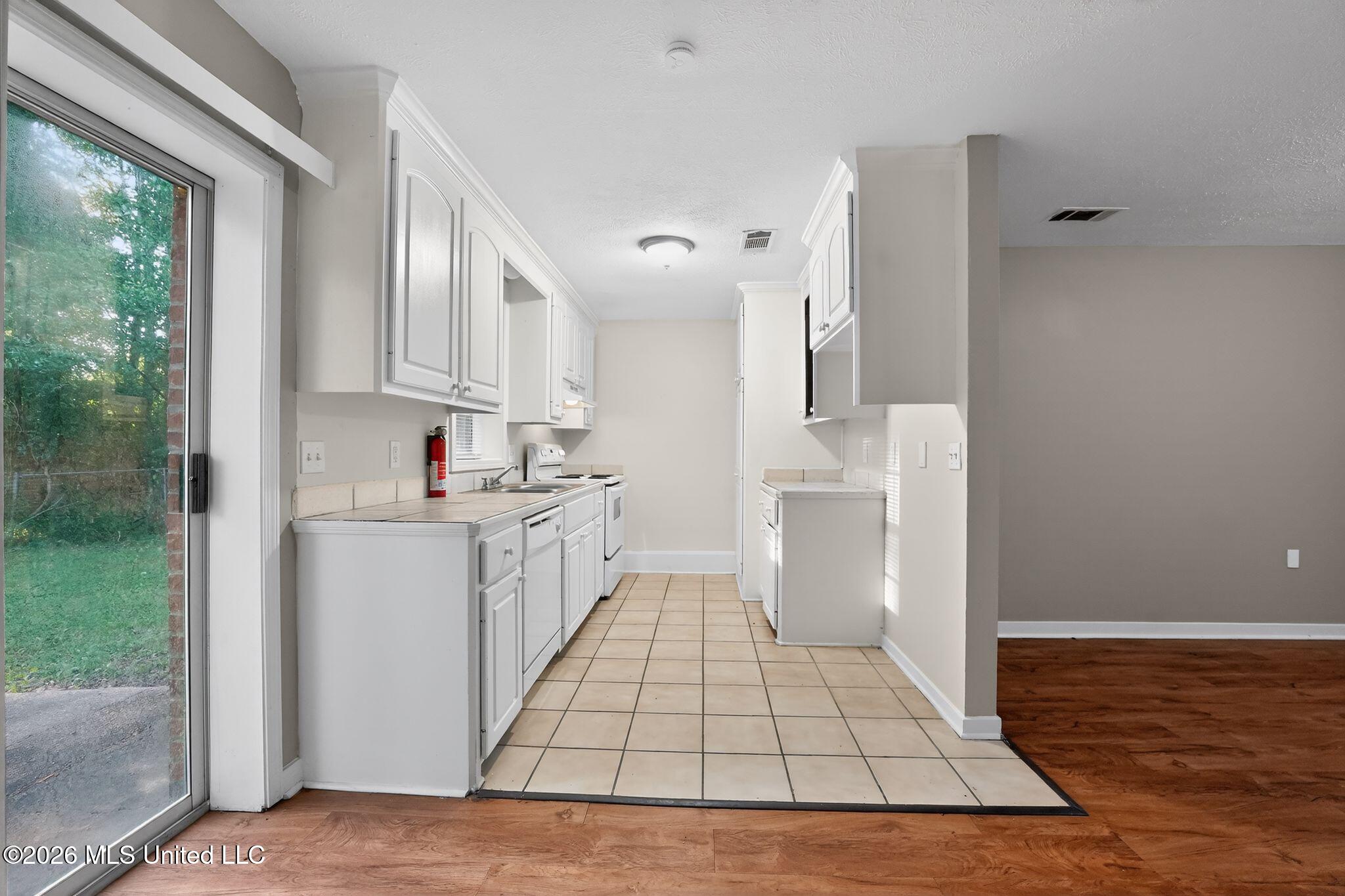 4090 Puckett Road Jackson, MS 39212 - Photo 24 of 38 24_4090_Puckett_Rd_Jackson_MS_39212-Kitc
