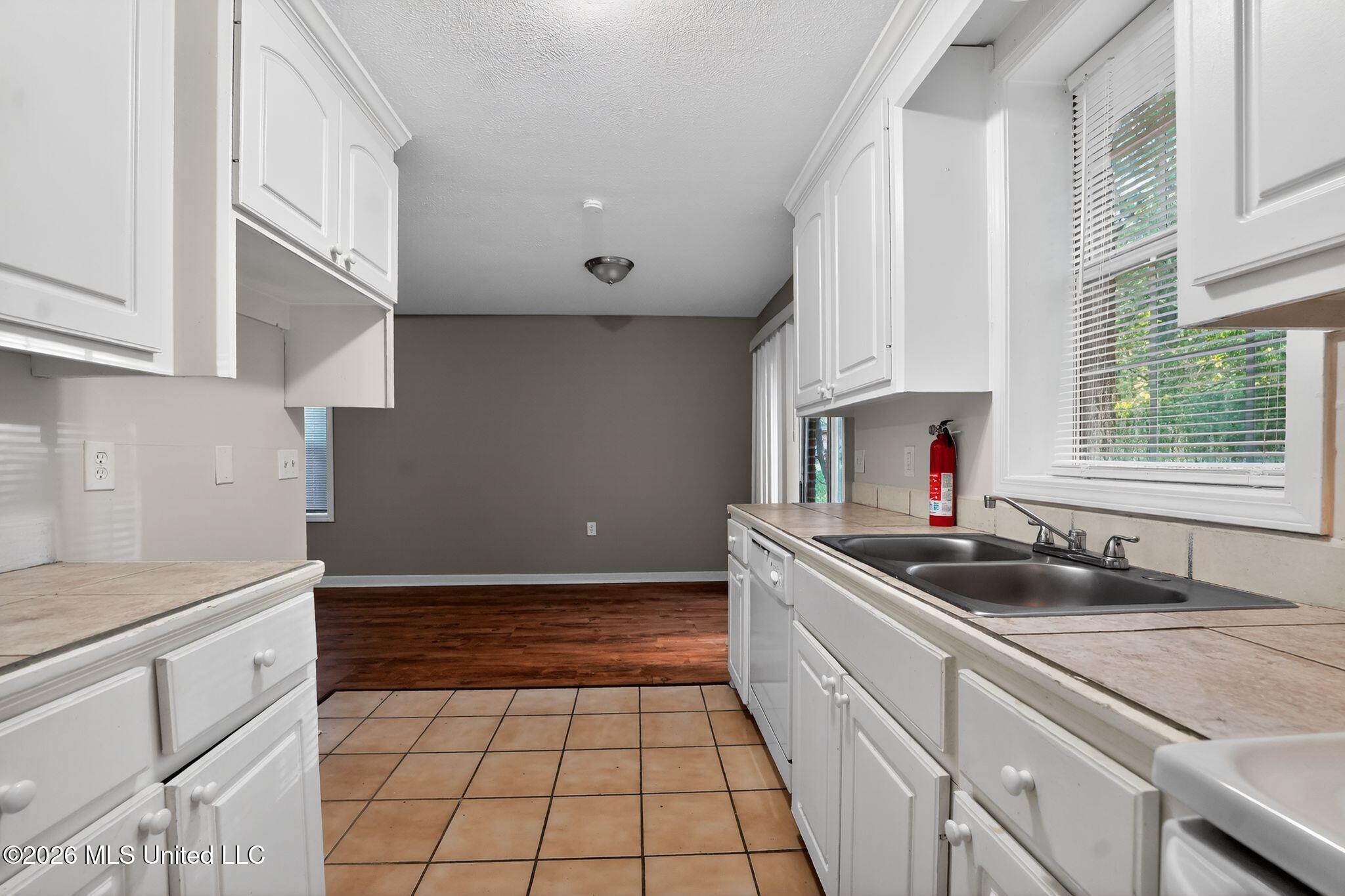 4090 Puckett Road Jackson, MS 39212 - Photo 26 of 38 26_4090_Puckett_Rd_Jackson_MS_39212-Kitc