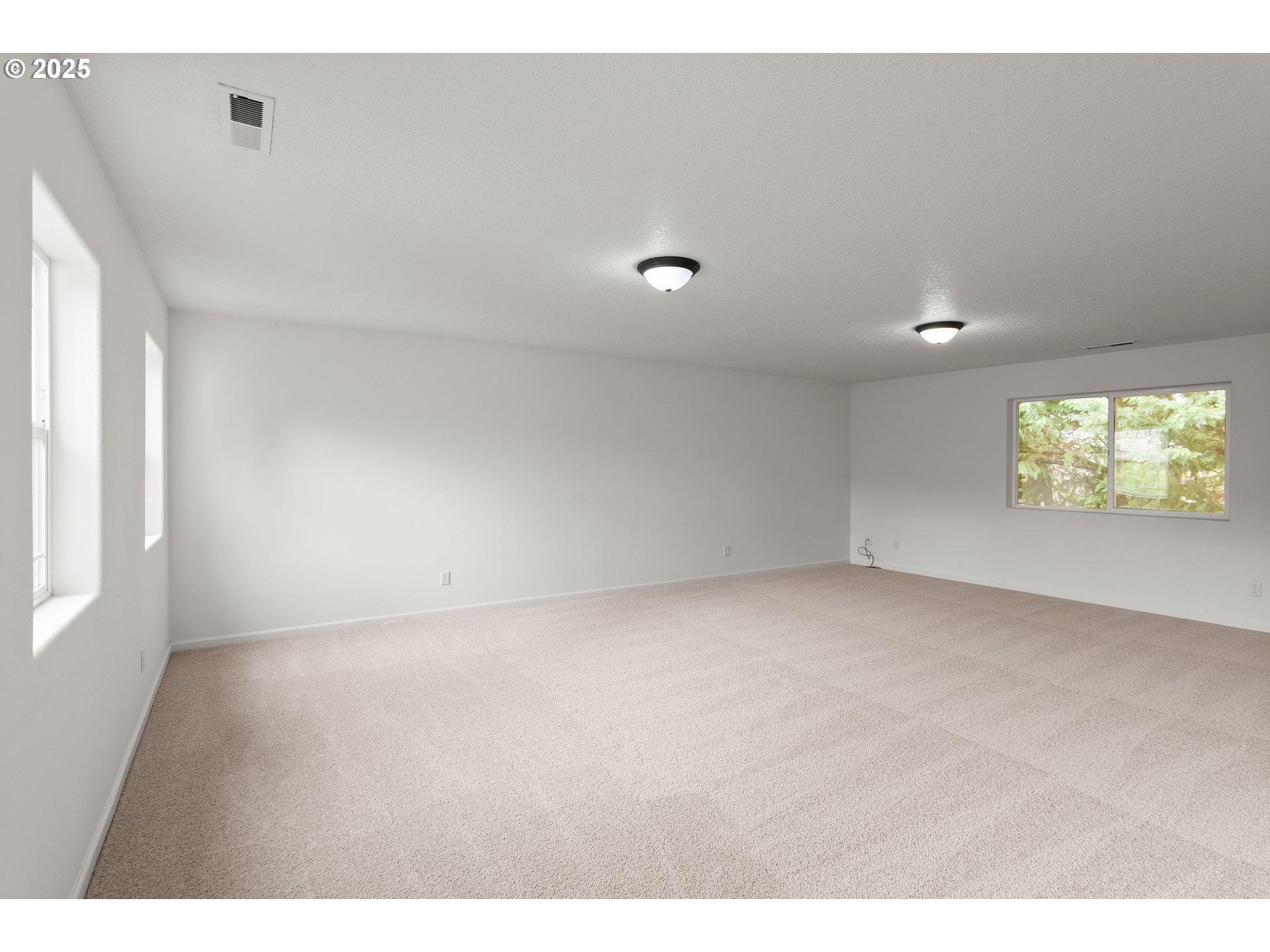 1971 Southwest 19th Terrace Gresham, OR 97080 - Photo 23 of 31 a view of an empty room and a window