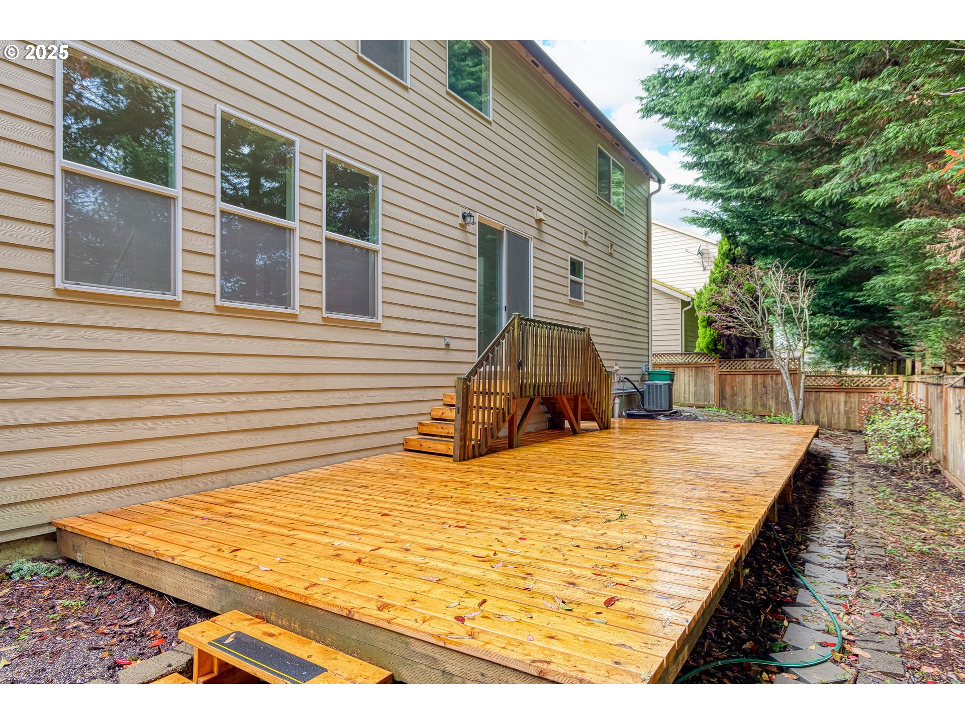 1971 Southwest 19th Terrace Gresham, OR 97080 - Photo 27 of 31 a view of a backyard of a house