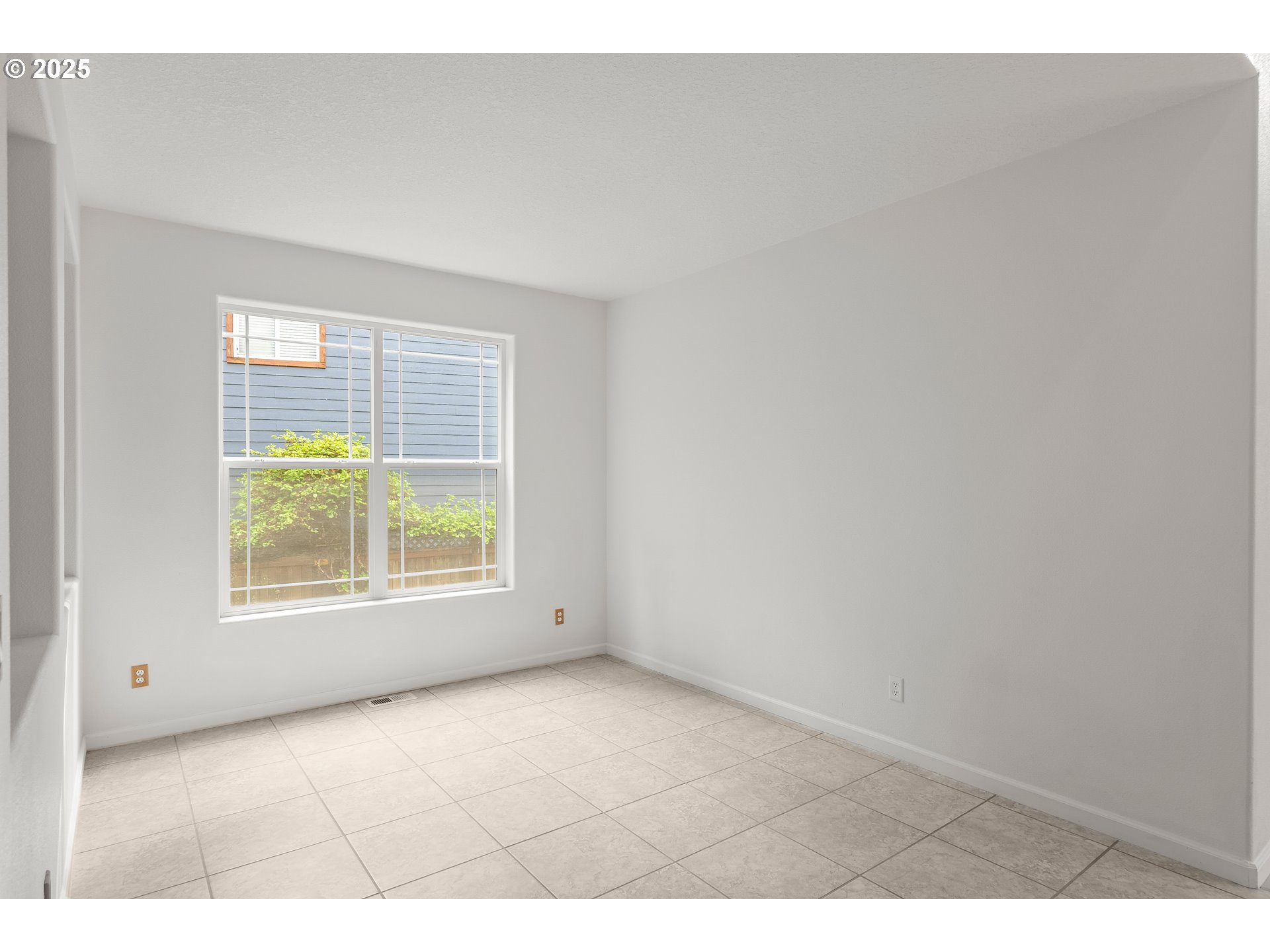 1971 Southwest 19th Terrace Gresham, OR 97080 - Photo 10 of 31 a view of an empty room with a window